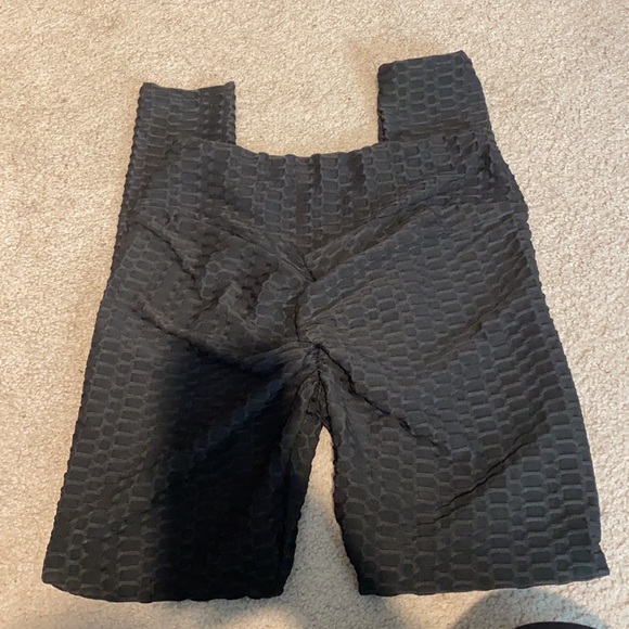 Sold: Infamous tik-tok leggings - with scrunched back for flattering lift - Picture 1 of 2